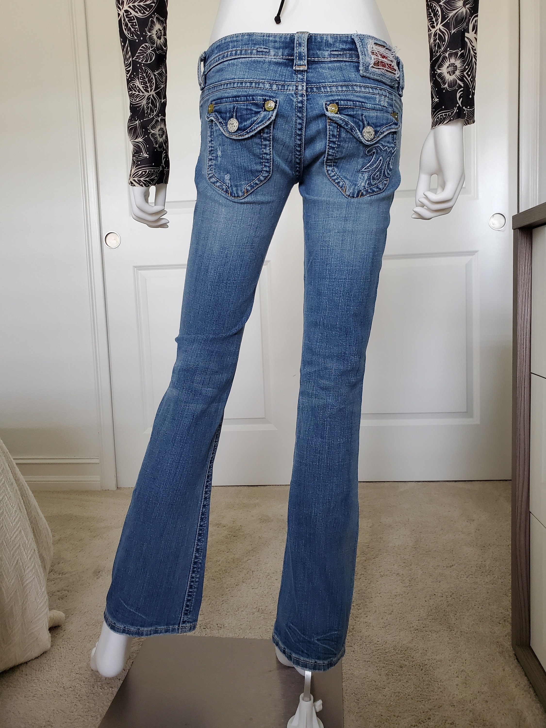 Styling Y2K Jeans