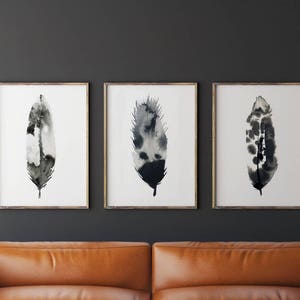 Plumas de acuarela pintura arte mural ilustración Giclée imprime carteles regalo Set de tres acuarela tinta negro blanco imagen leona beth