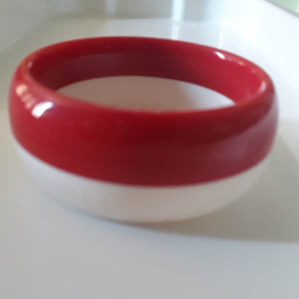 Retro Furla Laminated Resin red Bangle Signed, Red and white Bracelet, Vintage Designer Bracelet , Vintage plastic costume jewellery