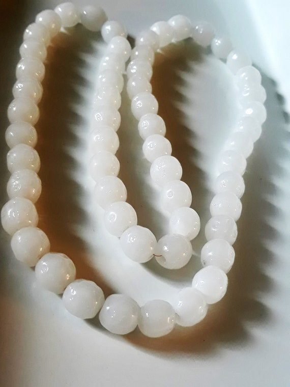Vintage bright white Peking glass necklace,  Art D