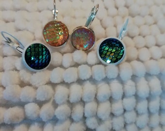 boucle d oreille  dormeuse et cabochon verre écaille