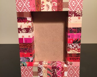 Red picture frame, medium (for 4x6 photo), with vintage papers