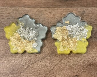 Grey, yellow, and blue with gold and silver flakes with glitter flower shaped coaster set (2)