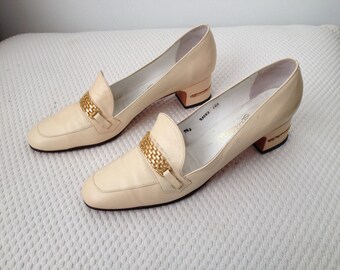 1970's cream loafer look pumps