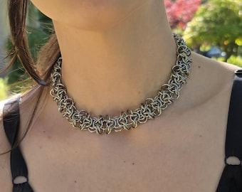 Wytrzymały naszyjnik z plecionej stali nierdzewnej Orc Weave Choker – odważny ręcznie robiony naszyjnik kolczugowy