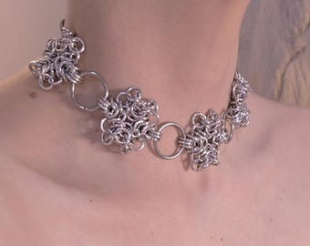 Choker w kształcie królowej lodu
