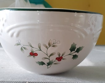 Vintage Pfaltzgraff Winterberry ceramic Dessert Bowl 5" Christmas Holly Pattern