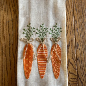Toalla de mano de lino con estampado de zanahorias