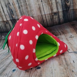 Guinea Pig Fleece Strawberry Bed With Removable Pad
