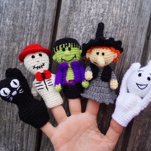 Crochet Halloween Finger Puppets Set – Handmade Witch, Ghost, Skeleton, Cat & Frankenstein – Kids Halloween Gift – Spooky Storytelling Toy