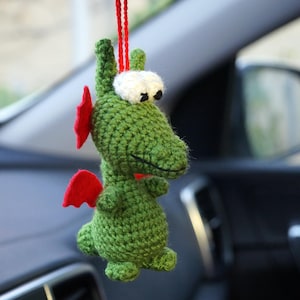 Crochet Dragon Car Charm – Green Dragon Rearview Mirror Decor – Fantasy Amigurumi Ornament – Cute Car Accessory – Dragon Gift