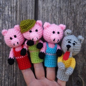 Three Little Pigs Finger Puppets – Crochet Storytelling Toys – Fairytale Gift for Kids – Preschool Puppet Set – Bad Wolf puppet