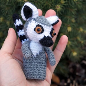Virkad ringstjärtad lemurfingerdocka: Madagaskar-present