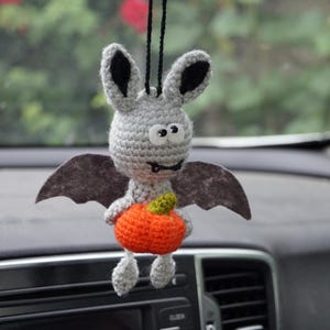 Crochet Bat Car Charm with Pumpkin – Halloween Rearview Mirror Hanger – Cute Spooky Car Decor – Amigurumi Bat Ornament