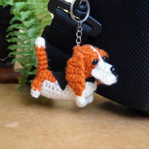 Porte-clés / Collier Basset Hound - Alliage Zinc, Cabochon Verre, Fait Main USA
