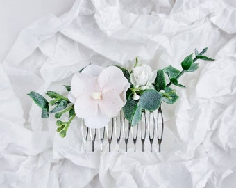 Wedding hair accessories for bride, Flower hair comb, White wedding bridal accessory, Boho wedding, Floral greenery hair piece