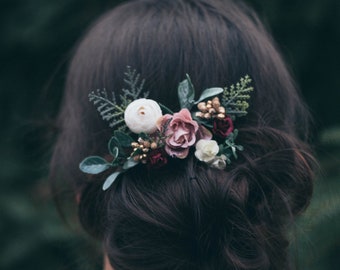 Winter wedding hair piece, Christmas hair accessory, Greenery hair pins, Winter flower hair piece, Pine greenery hair comb