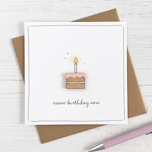 Carte de gâteau d'anniversaire avec décoration en bois