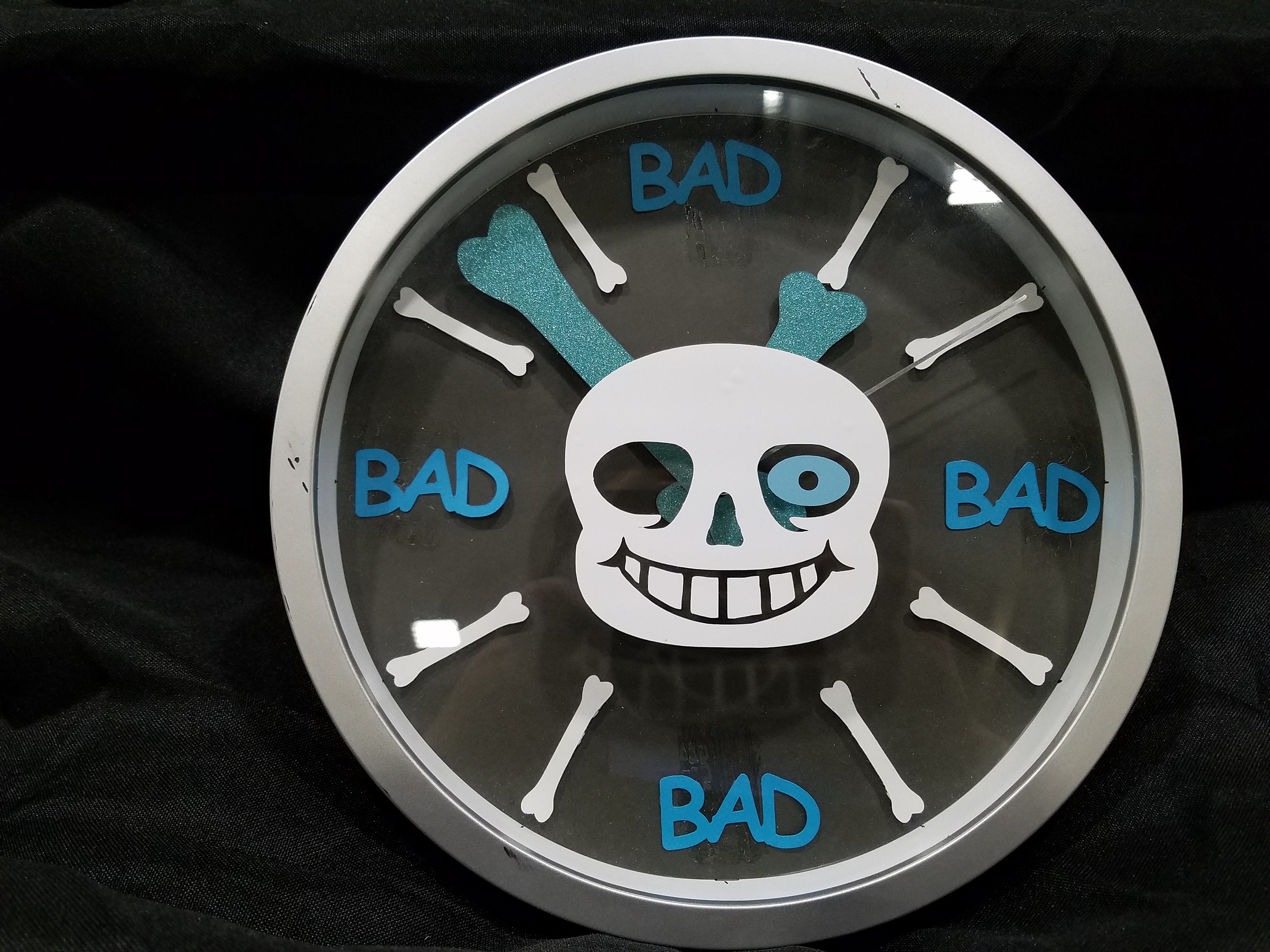 Bad clock. Часы смайлик без фона. Sebastien leger - ariana (original mix). Часы из пластинок бэтмен. Часы из во все тяжкие.