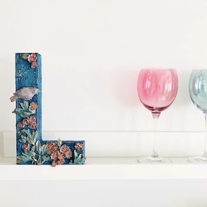 Letra L de papelão, pronta para envio, paredes de papelão feitas à mão para decoração de casa, flor de cerejeira e pássaro, letras personalizadas pintadas à mão