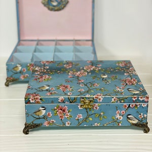 Aufbewahrungsbox Chinoiserie Birds, Große blaue Box, Teebox mit 12 Fächern, Zubehörhalter, Schreibtischorganisation, Schmuckbox, Holzküchendekor