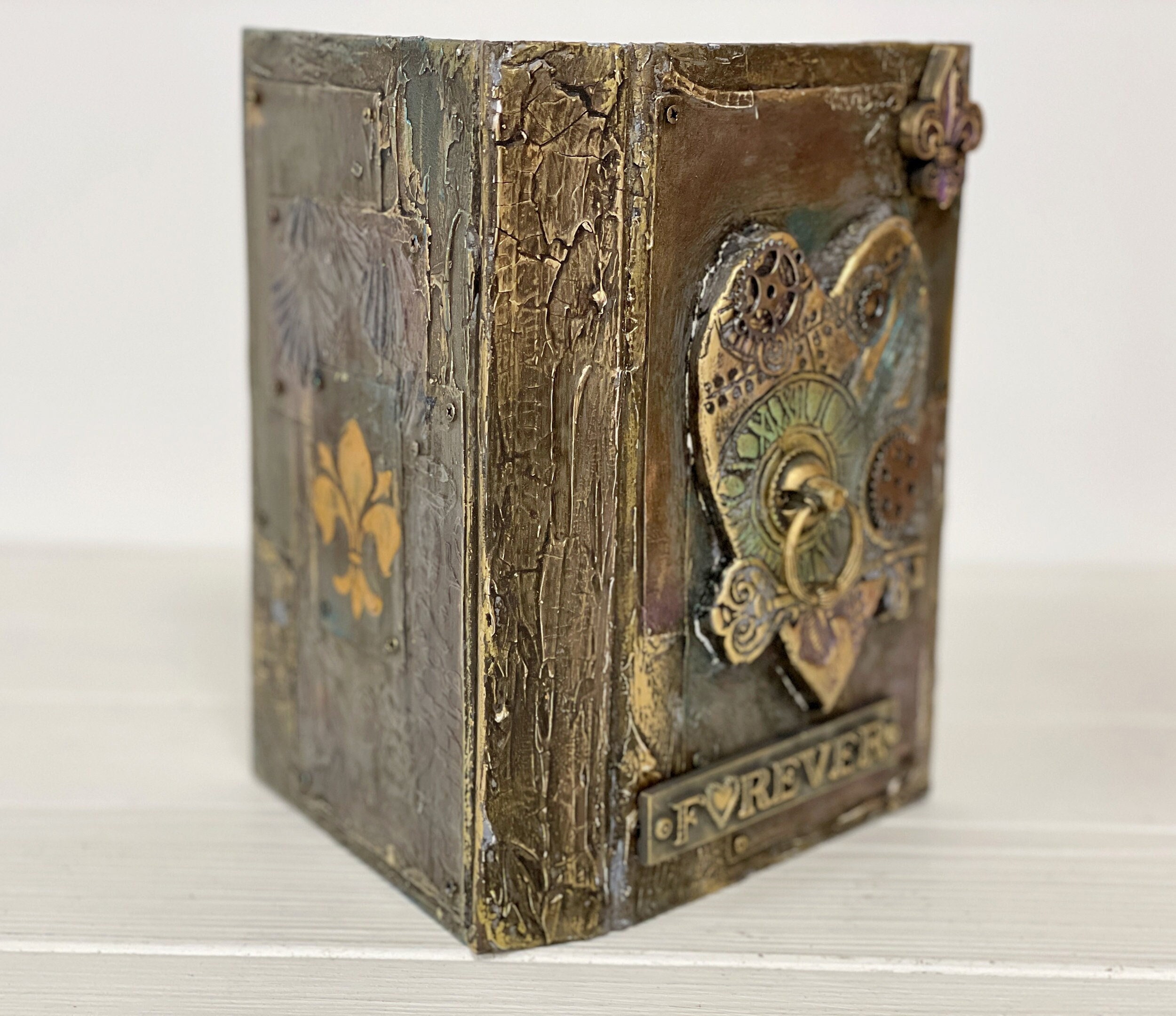 アンティーク　Book オブジェ Art Object Old Book Heart on Lock, Decorative Antique Book Heart