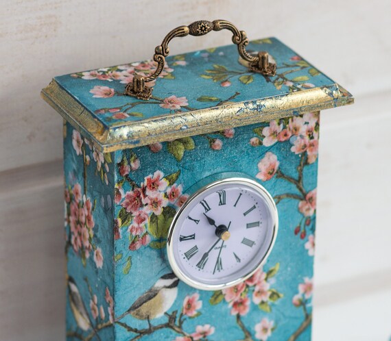 Blaue Mantel Uhr, Kameluhr, Muttertagsgeschenk, Chinoiserie Vögel, Blumen Border Print, Vintage Uhr, Schreibtischuhr Blaue Mantel Uhr, Kameluhr, Muttertagsgeschenk, Chinoiserie Vögel, Blumen Border Print, Vintage Uhr, Schreibtischuhr