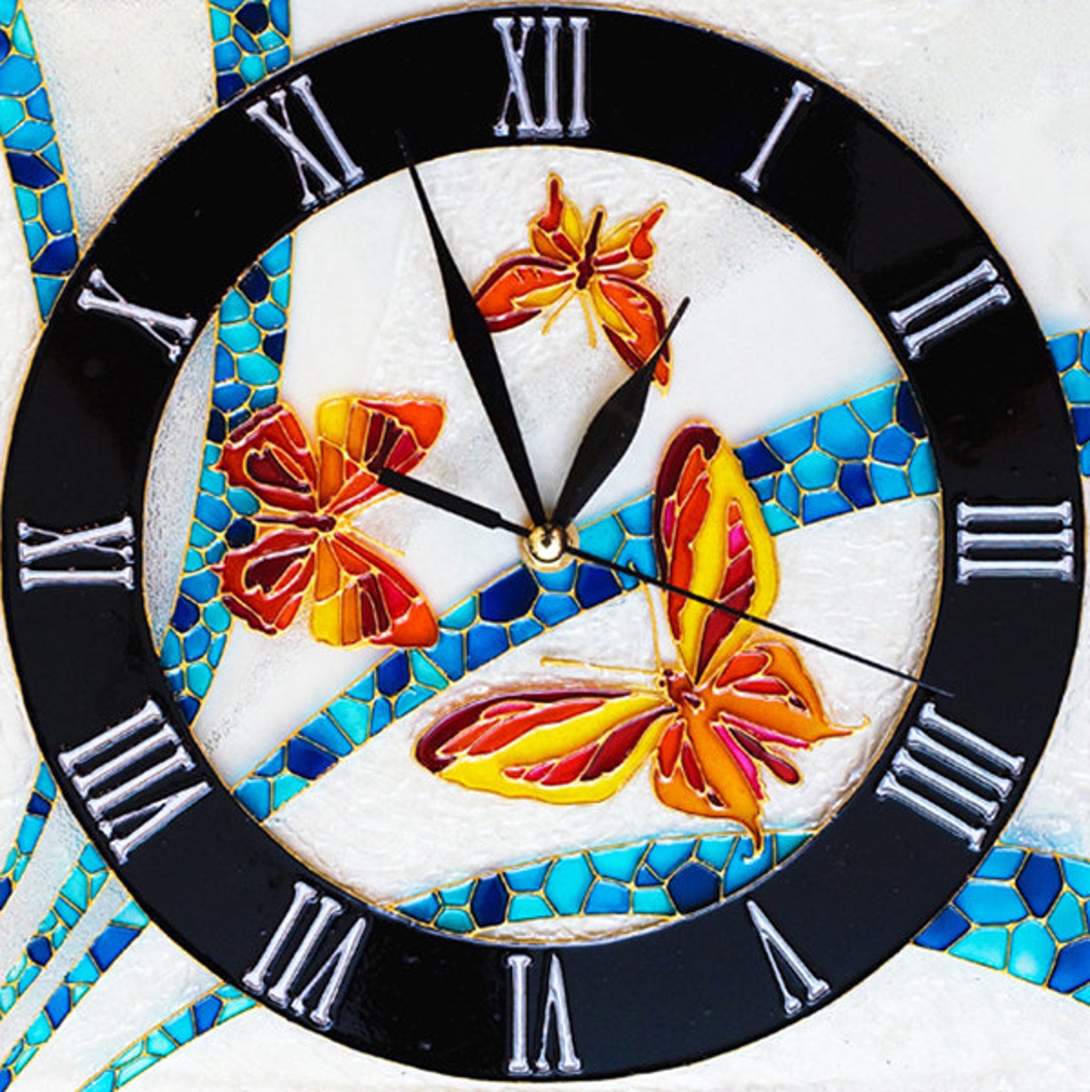 Часы витражные настенные. Элина цимбалей витражи. Часы витраж. Часы витражные настенные. Витражные часы.