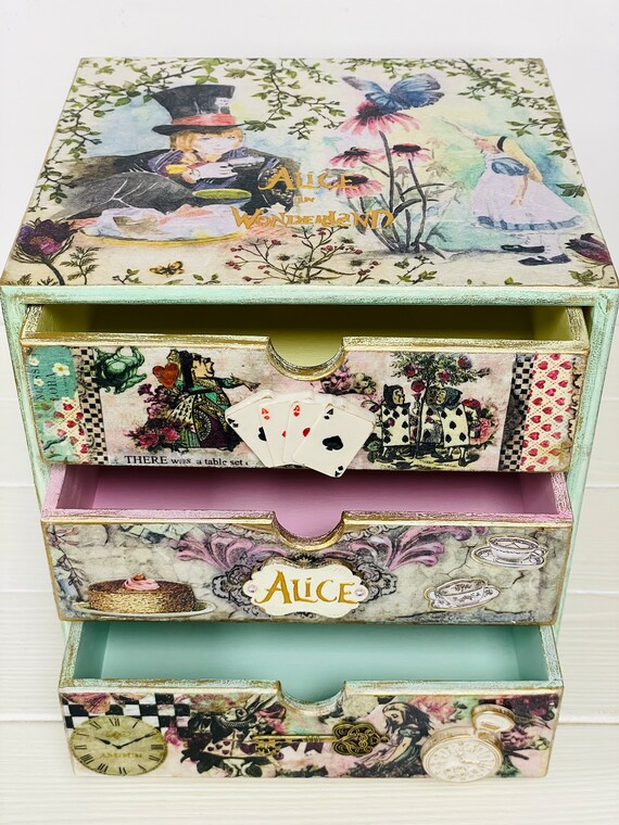 アンティーク　不思議の国のアリス ジュエリーボックス 3体セット アンティーク 不思議の国のアリス ジュエリーボックス 3体セット