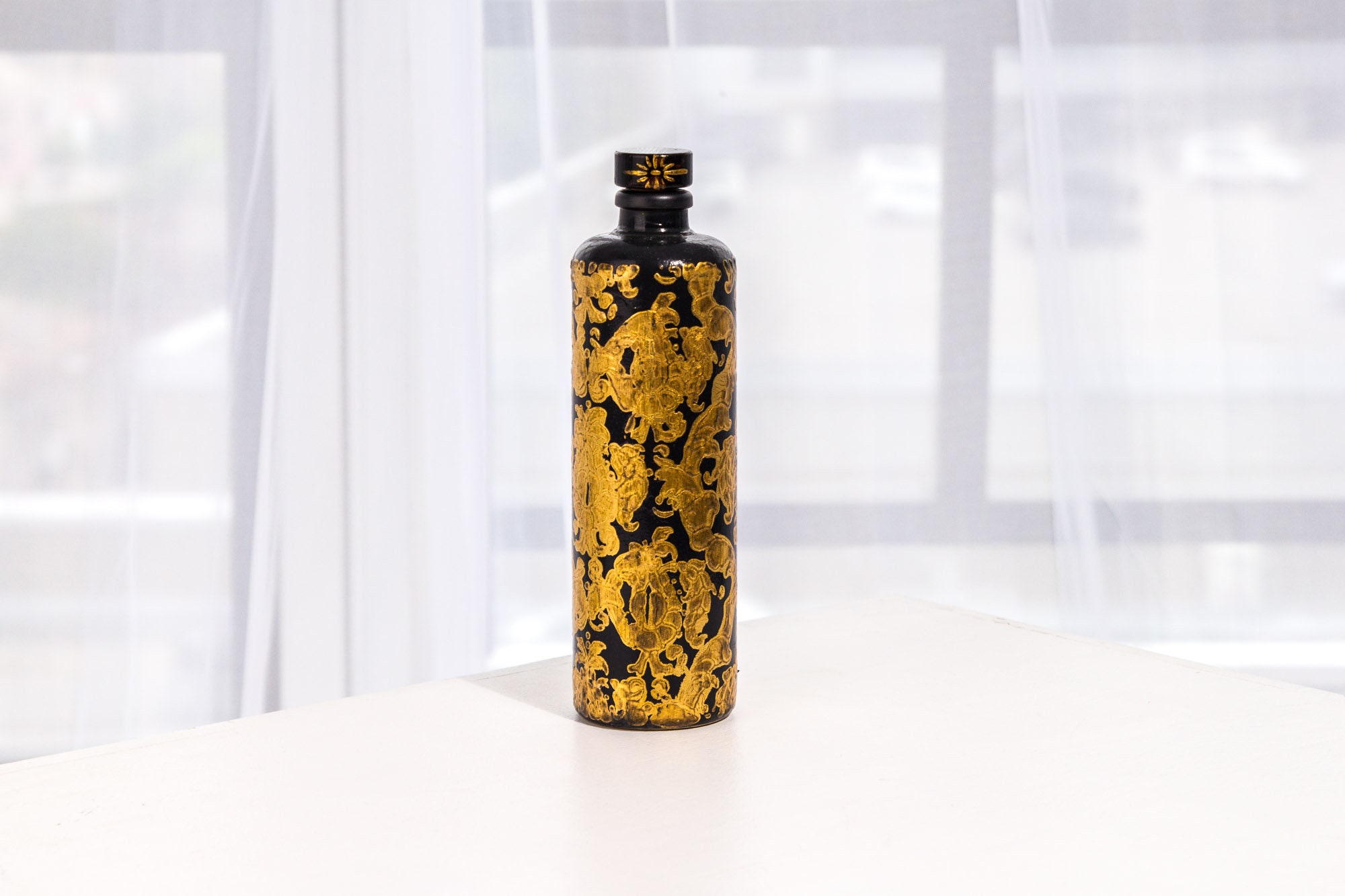 金箔を施した陶器のボトル、黒金の装飾、装飾花瓶 - Etsy 日本