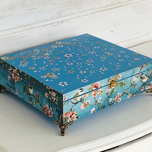 Chinoiserie Bird Tea Box, 12-Compartment Wooden Storage