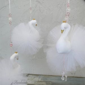 Babymobile, Babymobile Mädchen, Babymobile Schwan, Babymobile Mädchenzimmer, Kinderzimmer Babymobile, Kinderzimmer Mobile Mädchen, Schwan Kinderzimmer Dekor