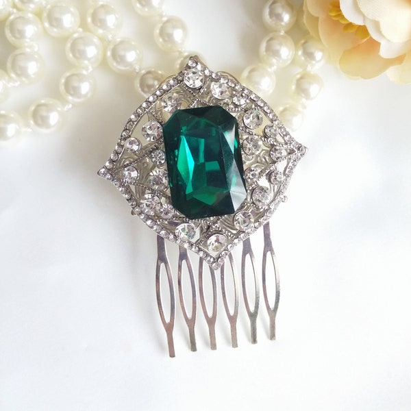 Emerald green hair combs, green Bride headpiece, Vintage headpiece, emerald wedding hair comb, bridal comb, emerald pearls Marie Antoinette