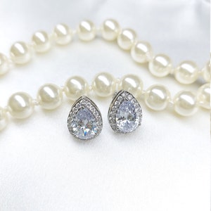 Small crystal clip on earrings, crystal bridal clips Teardrop clip on wedding no holes earrings No pierced earrings Christmas present