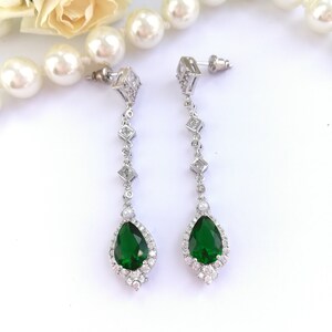 Emerald green long earrings, pearl bridal earrings, green wedding jewelry, drop emerald earrings, bridal jewellery, chandelier earrings