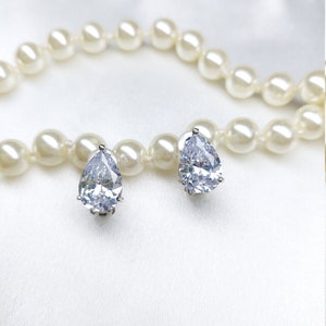 Small crystal clip on earrings, crystal bridal clips Teardrop clip on wedding no holes earrings No pierced earrings