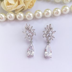 Crystal chandelier earrings Bride long crystal Earrings Water drop wedding earrings Bridal jewelry Bridal earrings Long pendant earrings