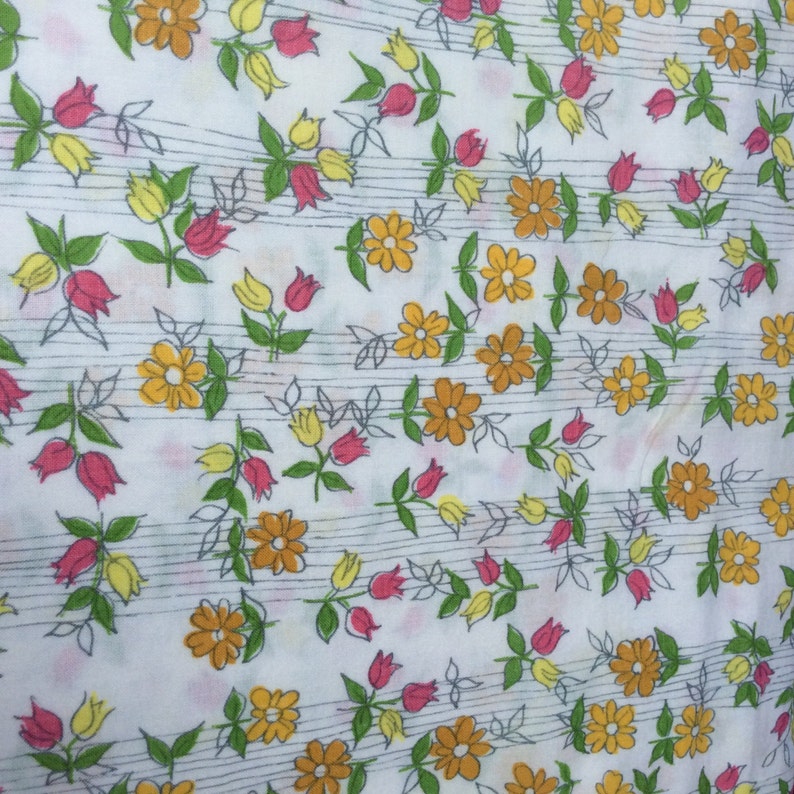 vintage flowered cotton fabric 3 yards 34 inch wide