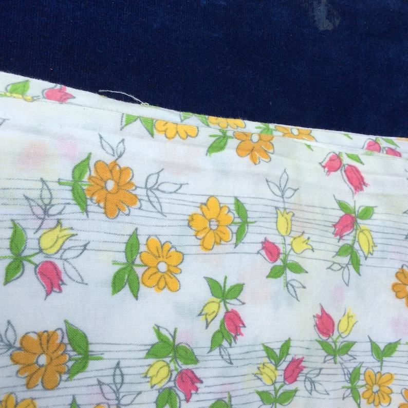 vintage flowered cotton fabric 3 yards 34 inch wide