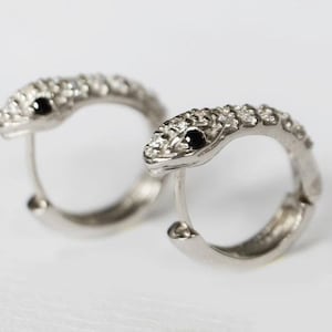 serpent hoop, serpent earrings, snake hoop, snake earrings, tiny hoops, hoops earrings, silver snake earrings, minimal earrings, silver hoop