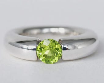 PERIDOT BAND RING, Peridot Ring, 925 massiv Sterling Silber Ring, großer Peridot Ring, schwerer Ring, Statement Ring, erhabener Geburtsstein Ring