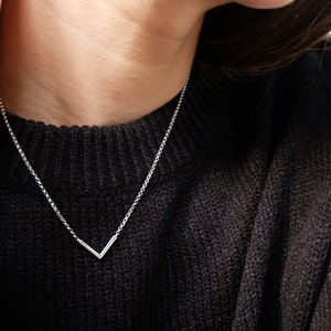 v necklace, chevron necklace, triangle necklace, geometric necklace, layering necklace, simple necklace, silver v necklace, dainty necklace