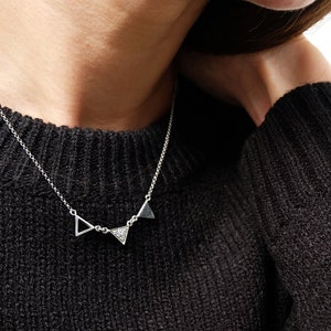 three triangle necklace, geometric necklace, dainty necklace, geometric jewelry, everyday necklace, triangle jewelry, triangle pendant