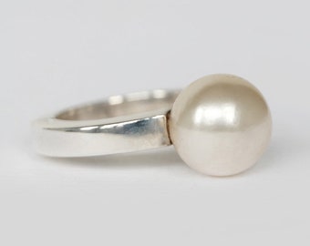 BAND PEARL RING, pearl ring, white pearl ring, big pearl ring, pearl silver ring, pearl statement ring, unique pearl ring,pearl wedding ring