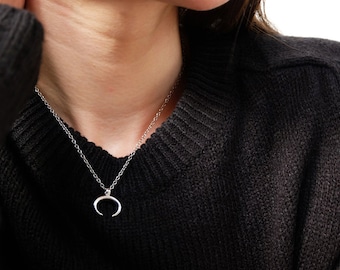 horn necklace, horn jewelry, moon necklace, tusk necklace, layering necklace, silver horn necklace, crescent necklace, horn pendant, horn