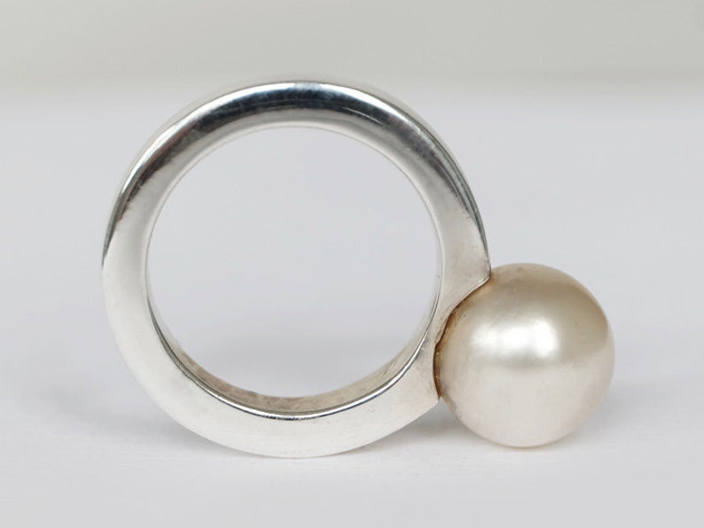 BAND PEARL RING, pearl ring, white pearl ring, big pearl ring, pearl silver ring, pearl statement ring, unique pearl ring,pearl wedding ring zdjęcie 3