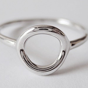 small circle ring, open circle ring, silver circle ring, minimalist ring, geometric ring, eternity ring, minimalist jewelry, modern ring