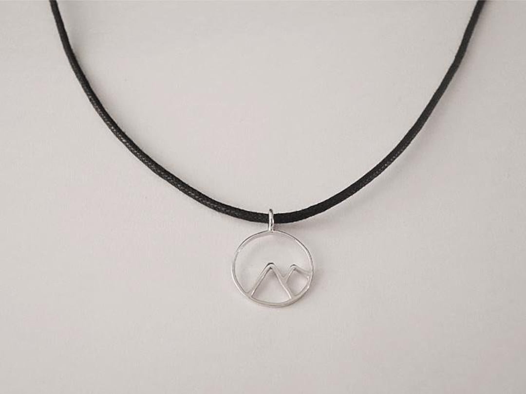 Collier Dégradé Bleu Montana En Métal Argenté Fabriqué Avec Des Cristaux Autrichiens De Qualite Collier Dégradé Bleu Montana En Métal Argenté Fabriqué Avec Des Cristaux Autrichiens De Qualite