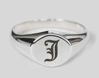 ANILLO DE SELLO CON INICIAL, anillo con inicial en inglés antiguo, anillo de sello gótico, anillo de sello, anillo personalizado, anillo con inicial, anillo con nombre, anillo con letra