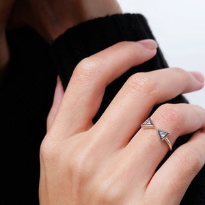 triangle ring, geometric ring, triangle, silver triangle ring, minimalist ring, triangle rings, geometric jewelry, solitaire ring, triangle